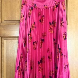 BANANA REPUBLIC Pleated Midi Silk Skirt